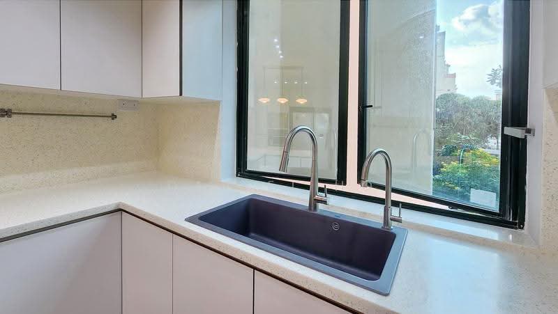 Pebble Bay, 130 Tanjong Rhu Road, East Coast / Marine Parade, 2 Bedrooms, 1,302 sqft, Condominium For Sale, by Daniel Ho, 500274549 - Kitchen - PropertyGuru.com.sg