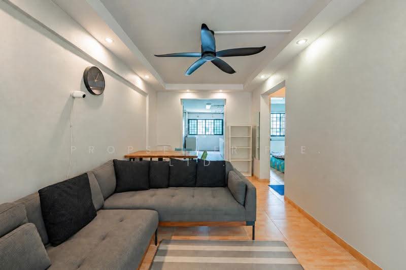 742 Yishun Avenue 5, 742 Yishun Avenue 5, Sembawang / Yishun, 2 Bedrooms, 721 sqft, HDB Flat For Sale, by ADNIX LIU, 500274568 - Living Room - PropertyGuru.com.sg