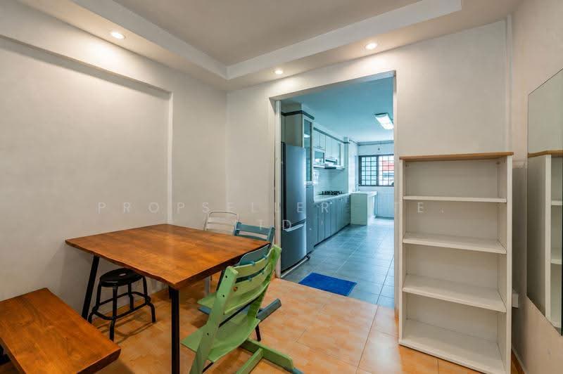 742 Yishun Avenue 5, 742 Yishun Avenue 5, Sembawang / Yishun, 2 Bedrooms, 721 sqft, HDB Flat For Sale, by ADNIX LIU, 500274568 - Kitchen - PropertyGuru.com.sg