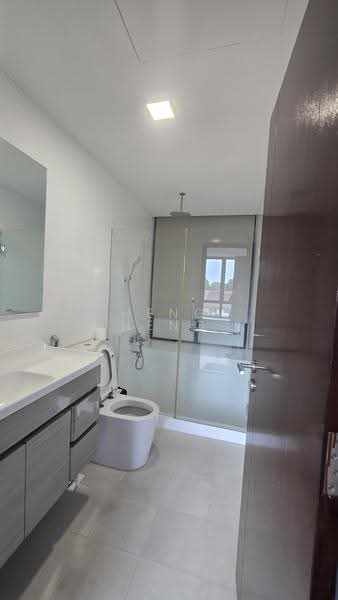 Coastal View Residences, 177 Jalan Loyang Besar, Changi Airport / Changi Village, 2 Bedrooms, 840 sqft, Apartment For Sale, by Heng Heng, 500274604 - Bathroom - PropertyGuru.com.sg