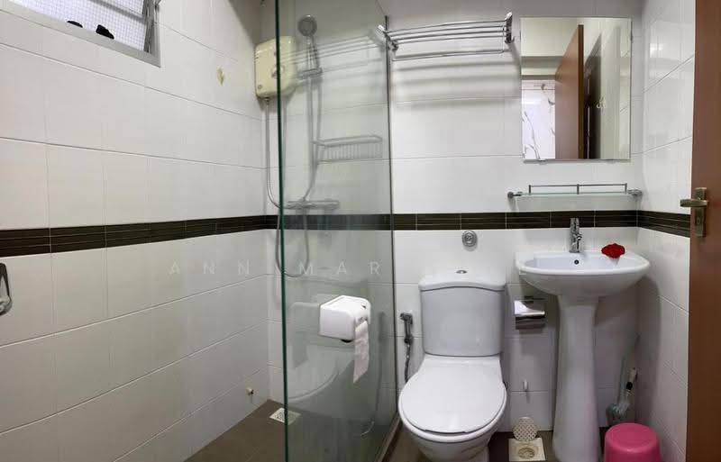 450A Sengkang West Way, 450A Sengkang West Way, Seletar / Yio Chu Kang, 2 Bedrooms, 721 sqft, HDB Flat For Rent, by Ann Marie Ee, 500274607 - Common Bathroom - PropertyGuru.com.sg