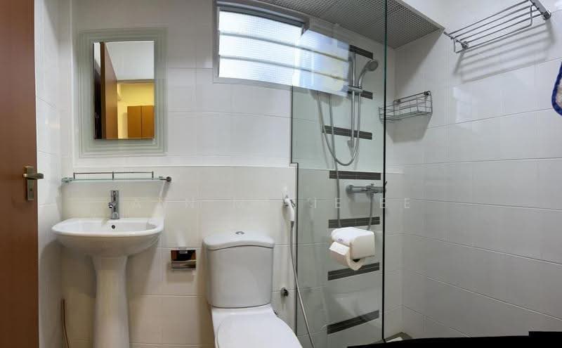 450A Sengkang West Way, 450A Sengkang West Way, Seletar / Yio Chu Kang, 2 Bedrooms, 721 sqft, HDB Flat For Rent, by Ann Marie Ee, 500274607 - Master Bathroom - PropertyGuru.com.sg