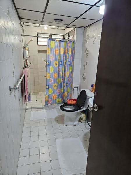 Bukit View, 144 Upper Bukit Timah Road, Clementi Park / Upper Bukit Timah, 3 Bedrooms, 1,873 sqft, Condominium For Sale, by Shawn Lim BC, 500274666 - Bathroom - PropertyGuru.com.sg
