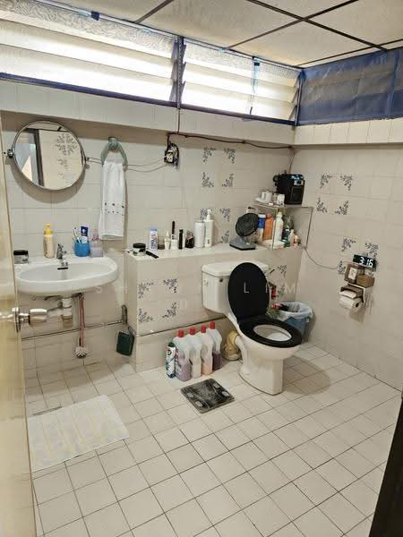 Bukit View, 144 Upper Bukit Timah Road, Clementi Park / Upper Bukit Timah, 3 Bedrooms, 1,873 sqft, Condominium For Sale, by Shawn Lim BC, 500274666 - Bathroom - PropertyGuru.com.sg