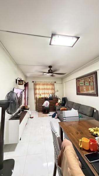 536 Jurong West Street 52, 536 Jurong West Street 52, Boon Lay / Jurong / Tuas, 2 Bedrooms, 721 sqft, HDB Flat For Sale, by Azizul Asri, 500274669 - Living Room - PropertyGuru.com.sg