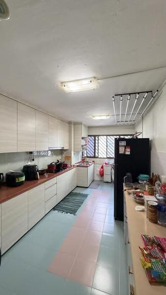 536 Jurong West Street 52, 536 Jurong West Street 52, Boon Lay / Jurong / Tuas, 2 Bedrooms, 721 sqft, HDB Flat For Sale, by Azizul Asri, 500274669 - Kitchen - PropertyGuru.com.sg