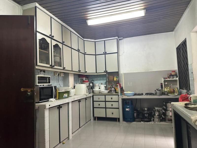 Semi-D in Macperson, Gate N, Bright, Big Garde, Macpherson / Potong Pasir, 4 Bedrooms, 2,200 sqft, Semi-Detached House For Sale, by Nancy Lim, 500274674 - Kitchen - PropertyGuru.com.sg