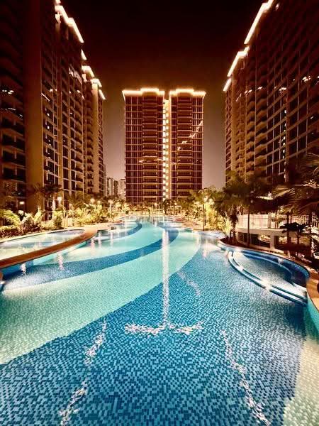 80M swimming pool (nigh view)