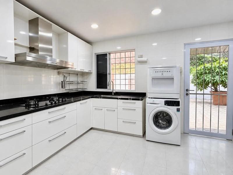 Hillview Estate, Elizabeth Drive, Jln Zamrud, Jln Intan, Jln Dermawan, Jln Gumilang, Dairy Farm / Bukit Panjang / Choa Chu Kang, 4 Bedrooms, 2,280 sqft, Terraced House For Sale, by Lily Shen, 500274678 - Kitchen - PropertyGuru.com.sg