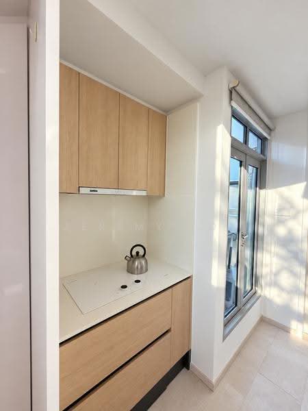 Regency Suites, 38 Kim Tian Road, Alexandra / Commonwealth, 2 Bedrooms, 1,000 sqft, Apartment For Rent, by Jeremy Koh, 500274680 - Kitchen - PropertyGuru.com.sg