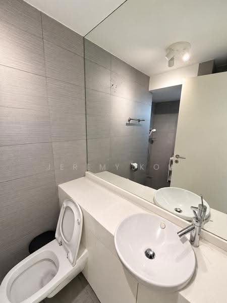 Regency Suites, 38 Kim Tian Road, Alexandra / Commonwealth, 2 Bedrooms, 1,000 sqft, Apartment For Rent, by Jeremy Koh, 500274680 - Bathroom - PropertyGuru.com.sg