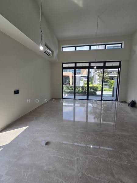 Belgravia Ace, Belgravia Drive, Seletar / Yio Chu Kang, 5 Bedrooms, 4,058 sqft, Semi-Detached House For Sale, by Hosea Choo, 500274707 - Living Room - PropertyGuru.com.sg