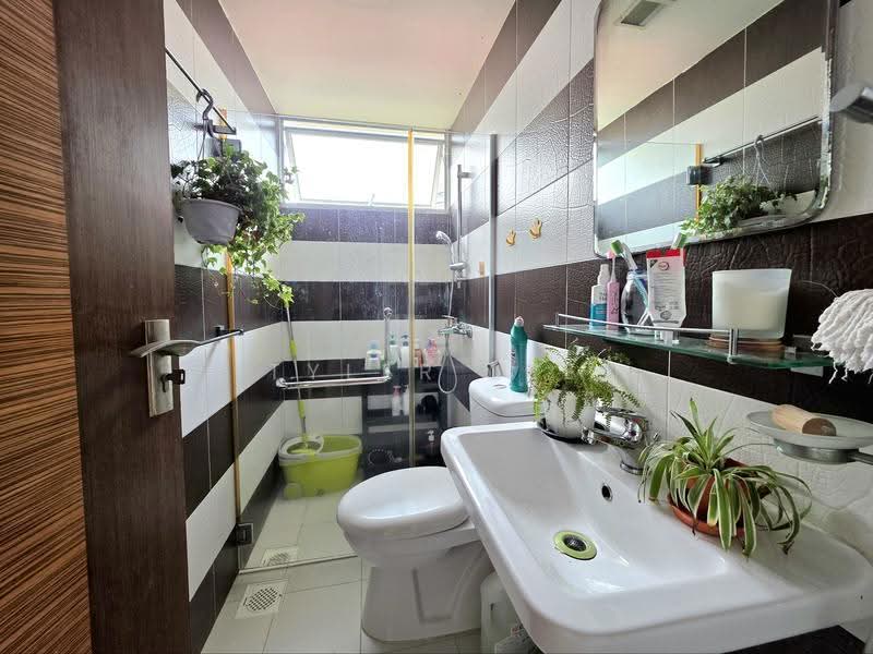 Pandan Valley, 4 Pandan Valley, Clementi Park / Upper Bukit Timah, 3 Bedrooms, 1,335 sqft, Condominium For Rent, by Tyler Lee, 500274710 - Bathroom - PropertyGuru.com.sg