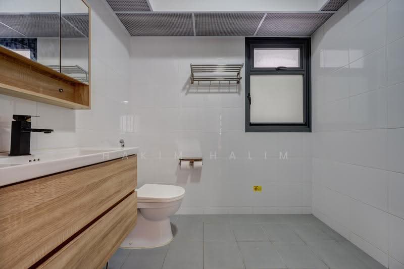 464B Clementi Avenue 1, 464B Clementi Avenue 1, Buona Vista / West Coast / Clementi New Town, 3 Bedrooms, 1,216 sqft, HDB Flat For Sale, by Hakim Halim, 500274730 - Bathroom - PropertyGuru.com.sg