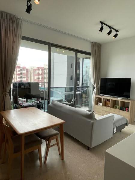 Echelon, 7 Alexandra View, Alexandra / Commonwealth, 3 Bedrooms, 861 sqft, Condominium For Sale, by Rainbow Fan, 500274757 - Living Room - PropertyGuru.com.sg