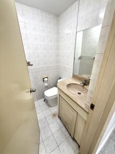 Emerald Park, 2 Indus Road, Alexandra / Commonwealth, Room Rental, 120 sqft, Condominium For Rent, by Sean Ong, 500274765 - Bathroom - PropertyGuru.com.sg