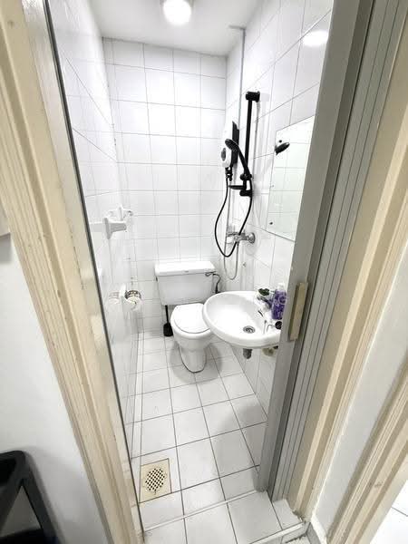 Emerald Park, 2 Indus Road, Alexandra / Commonwealth, Room Rental, 120 sqft, Condominium For Rent, by Sean Ong, 500274765 - Bathroom - PropertyGuru.com.sg