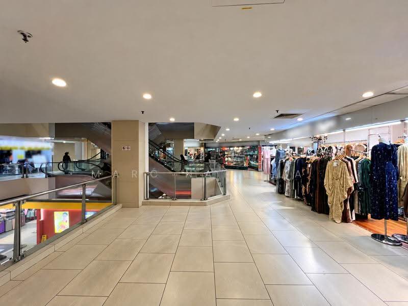 Lucky Plaza, 304 Orchard Road, Orchard / River Valley, 280 sqft, Mall Shop For Sale, by Marc Narulla, 500274813 - Interior - CommercialGuru.com.sg