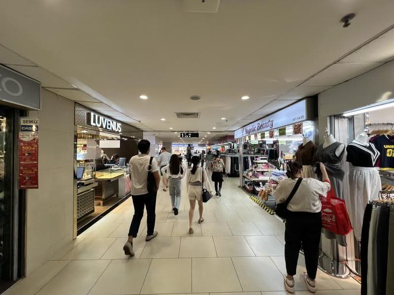 Lucky Plaza, 304 Orchard Road, Orchard / River Valley, 280 sqft, Mall Shop For Sale, by Marc Narulla, 500274813 - Interior - CommercialGuru.com.sg