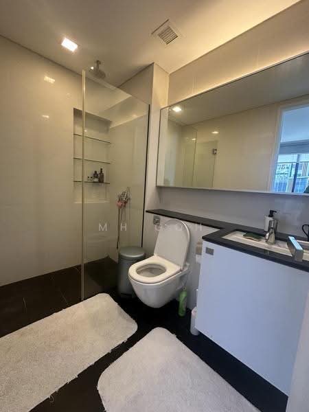 Robertson Blue, 88 Robertson Quay, Orchard / River Valley, 3 Bedrooms, 1,668 sqft, Apartment For Sale, by MH Goh, 500274819 - Bathroom - PropertyGuru.com.sg
