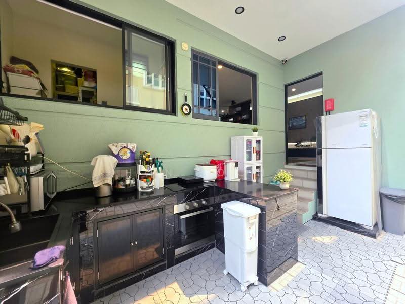Kew Gate, Limau Garden, Bedok / Upper East Coast, 5 Bedrooms, 2,454 sqft, Cluster House For Sale, by Shon Foong, 500274830 - Kitchen - PropertyGuru.com.sg