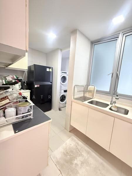 Ferraria Park Condo, 14 Flora Drive, Changi Airport / Changi Village, 2 Bedrooms, 883 sqft, Condominium For Rent, by Patricia Su, 500274831 - Kitchen - PropertyGuru.com.sg