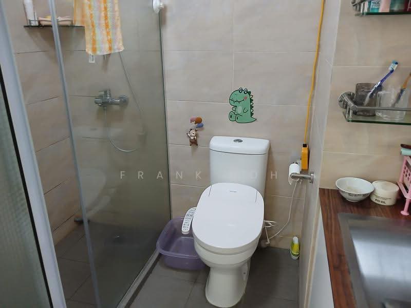 28 Ghim Moh Link, 28 Ghim Moh Link, Tanglin / Holland / Bukit Timah, 3 Bedrooms, 990 sqft, HDB Flat For Sale, by Frank Goh, 500274833 - Bathroom - PropertyGuru.com.sg
