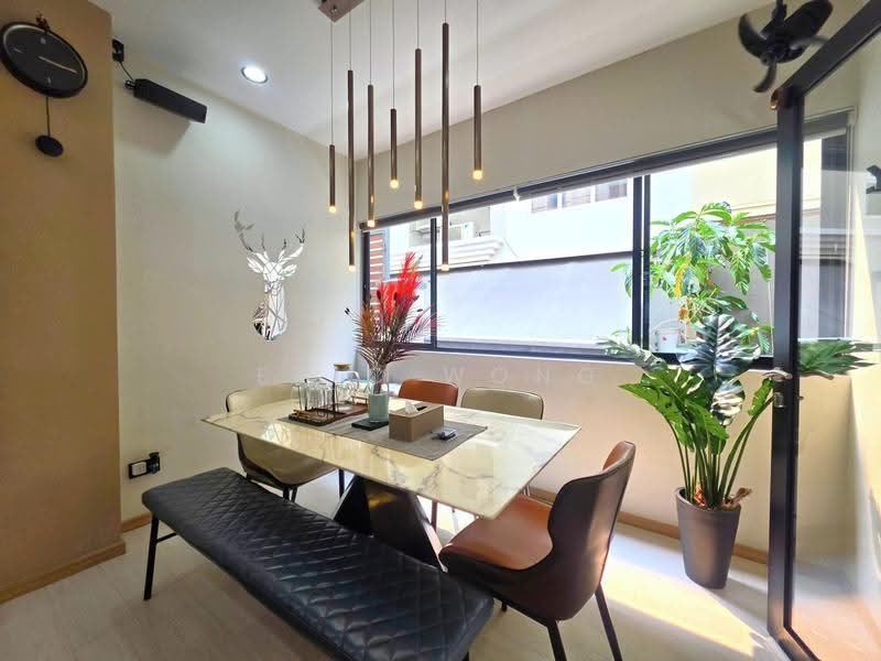 Kew Gate, Limau Garden, Bedok / Upper East Coast, 5 Bedrooms, 2,454 sqft, Cluster House For Sale, by Eric Wong, 500274836 - Dining Area - PropertyGuru.com.sg