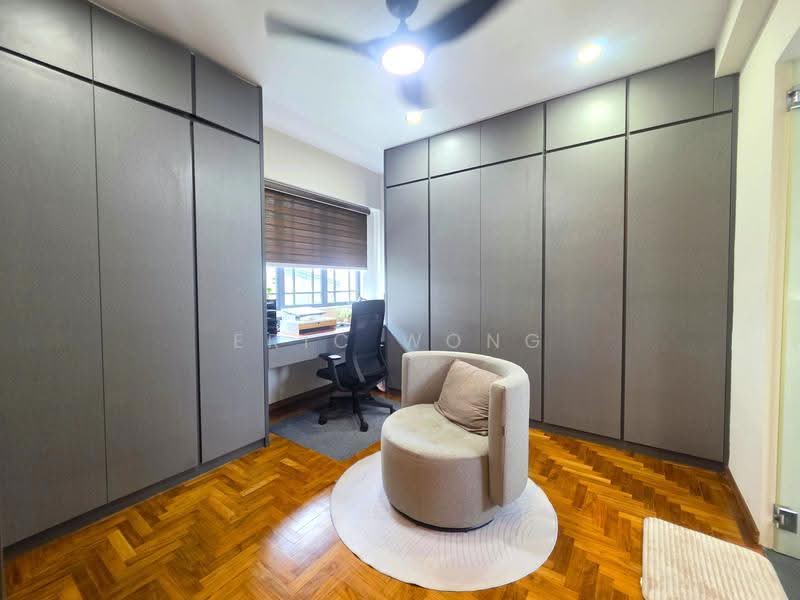 Kew Gate, Limau Garden, Bedok / Upper East Coast, 5 Bedrooms, 2,454 sqft, Cluster House For Sale, by Eric Wong, 500274836 - Study + Closet Room - PropertyGuru.com.sg