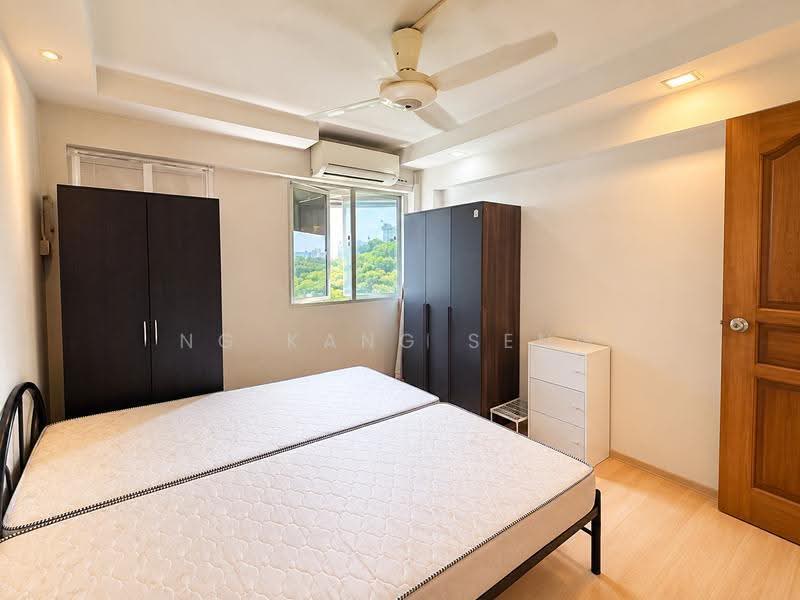 220 Lorong 8 Toa Payoh, 220 Lorong 8 Toa Payoh, Balestier / Toa Payoh, 3 Bedrooms, 882 sqft, HDB Flat For Rent, by Ng Kang Seng, 500274841 - Bedroom - PropertyGuru.com.sg