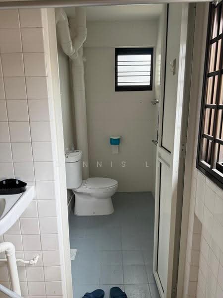 206 Serangoon Central, 206 Serangoon Central, Hougang / Punggol / Sengkang, 2 Bedrooms, 688 sqft, HDB Flat For Sale, by Dennis Li, 500274843 - Bathroom - PropertyGuru.com.sg
