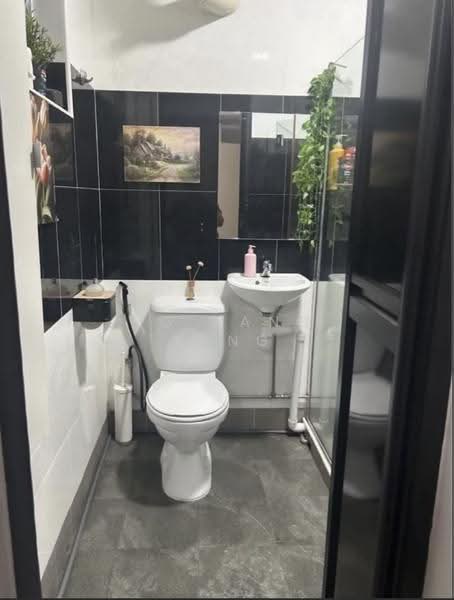260 Bukit Batok East Avenue 4, 260 Bukit Batok East Avenue 4, Dairy Farm / Bukit Panjang / Choa Chu Kang, Room Rental, 150 sqft, HDB Flat For Rent, by Ng Kang Seng, 500274851 - Bathroom - PropertyGuru.com.sg