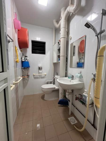 916 Jurong West Street 91, 916 Jurong West Street 91, Boon Lay / Jurong / Tuas, 2 Bedrooms, 785 sqft, HDB Flat For Sale, by Brandon Liu, 500274862 - Bathroom - PropertyGuru.com.sg