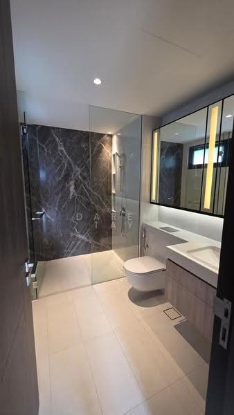 Villas @ Greenbank Park, 52 Greenbank Park, Clementi Park / Upper Bukit Timah, 5 Bedrooms, 5,446 sqft, Semi-Detached House For Sale, by Daren Tay, 500274868 - Ensuite Bathroom - PropertyGuru.com.sg