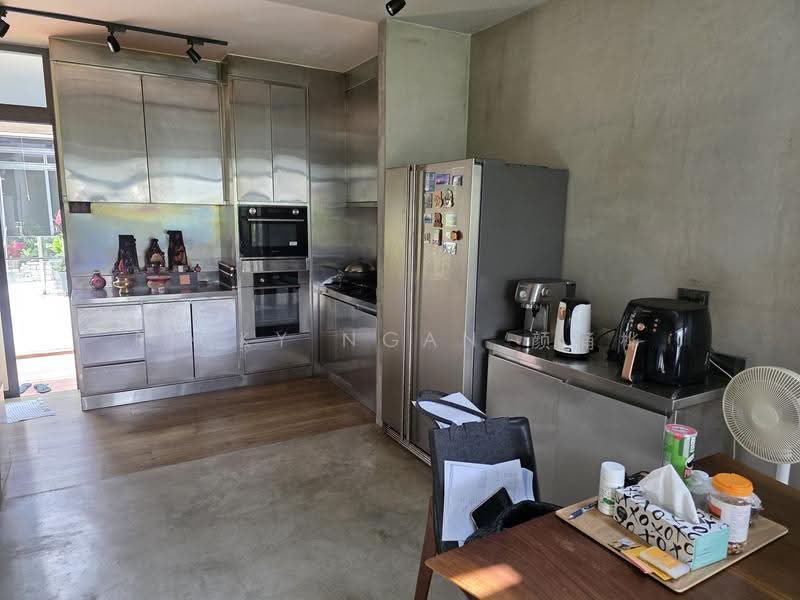 Belgravia Villas, 200 Ang Mo Kio Avenue 5, Seletar / Yio Chu Kang, 5 Bedrooms, 3,929 sqft, Cluster House For Sale, by Ricky Ngan 颜涌桦, 500274870 - Kitchen - PropertyGuru.com.sg