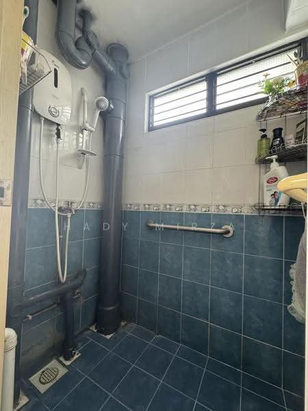 187 Boon Lay Avenue, 187 Boon Lay Avenue, Boon Lay / Jurong / Tuas, 2 Bedrooms, 527 sqft, HDB Flat For Sale, by Hady Mirza, 500274889 - Bathroom - PropertyGuru.com.sg