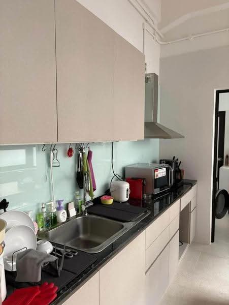Master Bedroom along River Valley Road near Great World City, River Valley Road, Orchard / River Valley, Room Rental, 300 sqft, Walk-up Apartment For Rent, by Sylvester Ee, 500274904 - Kitchen - PropertyGuru.com.sg