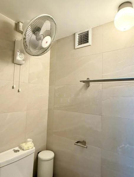 Master Bedroom along River Valley Road near Great World City, River Valley Road, Orchard / River Valley, Room Rental, 300 sqft, Walk-up Apartment For Rent, by Sylvester Ee, 500274904 - Bathroom - PropertyGuru.com.sg