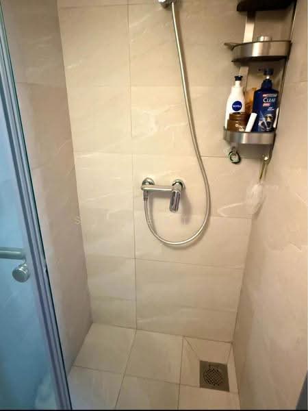 Master Bedroom along River Valley Road near Great World City, River Valley Road, Orchard / River Valley, Room Rental, 300 sqft, Walk-up Apartment For Rent, by Sylvester Ee, 500274904 - Bathroom - PropertyGuru.com.sg