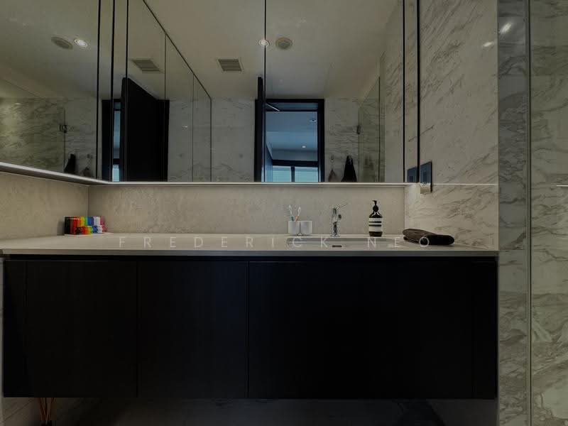 Wallich Residence, 3 Wallich Street, Chinatown / Tanjong Pagar, 1 Bedroom, 1,098 sqft, Condominium For Sale, by Frederick Neo, 500274907 - Bathroom - PropertyGuru.com.sg