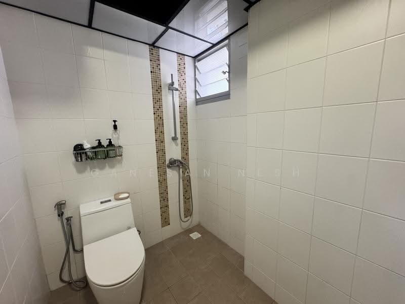 433B Sengkang West Way, 433B Sengkang West Way, Seletar / Yio Chu Kang, 3 Bedrooms, 1,216 sqft, HDB Flat For Sale, by Ganesan Nesh, 500274912 - Bathroom - PropertyGuru.com.sg