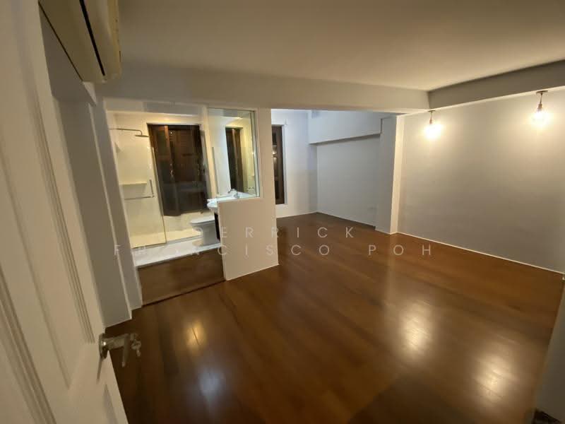 Spottiswoode Park Road, Spottiswoode Park Road, Chinatown / Tanjong Pagar, 3 Bedrooms, 2,000 sqft, Conservation House For Rent, by Derrick Francisco Poh, 500274916 - Master Brdroom - PropertyGuru.com.sg