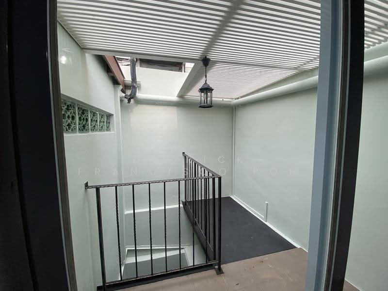 Spottiswoode Park Road, Spottiswoode Park Road, Chinatown / Tanjong Pagar, 3 Bedrooms, 2,000 sqft, Conservation House For Rent, by Derrick Francisco Poh, 500274916 - Balcony - PropertyGuru.com.sg
