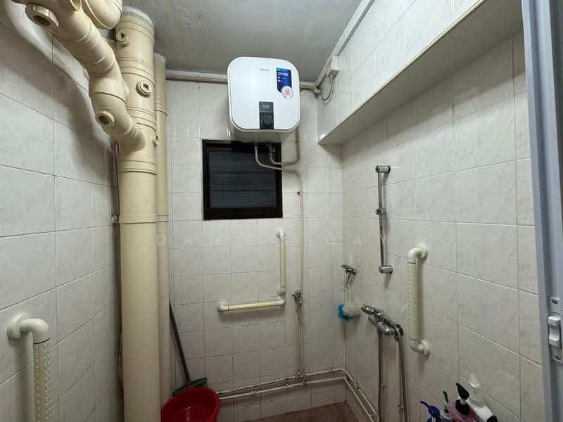 665B Jurong West Street 64, 665B Jurong West Street 64, Boon Lay / Jurong / Tuas, 4 Bedrooms, 1,399 sqft, HDB Flat For Sale, by Daniel Gay, 500274919 - Bathroom - PropertyGuru.com.sg