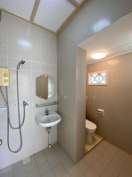 Townerville, McNair Road, Balestier / Toa Payoh, 4 Bedrooms, 2,918 sqft, Conservation House For Rent, by Jeron Lee, 500274932 - Bathroom - PropertyGuru.com.sg