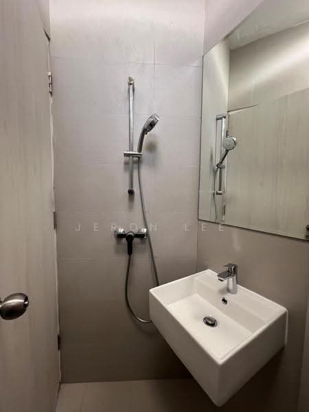 Orange Regency, 101 Fernhill Road, Tanglin / Holland / Bukit Timah, 4 Bedrooms, 1,776 sqft, Apartment For Rent, by Jeron Lee, 500274945 - Bathroom - PropertyGuru.com.sg