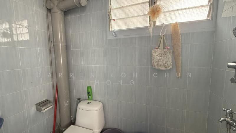 245 Serangoon Avenue 2, 245 Serangoon Avenue 2, Hougang / Punggol / Sengkang, 3 Bedrooms, 904 sqft, HDB Flat For Sale, by Darren Koh Chun Hong, 500274977 - Bathroom - PropertyGuru.com.sg