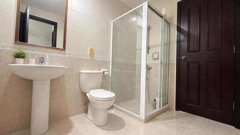 Villa Verde, Verde Grove, Dairy Farm / Bukit Panjang / Choa Chu Kang, 5 Bedrooms, 3,200 sqft, Corner Terrace For Sale, by Lin Shufang, 500274987 - Bathroom - PropertyGuru.com.sg