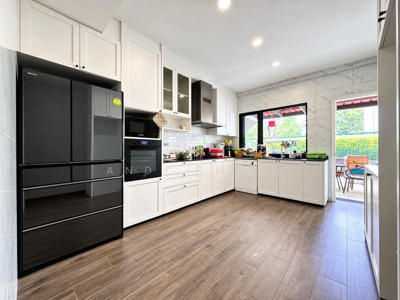 โ
๐๐ฎ๐ป๐ฑ๐ฒ๐ฑ ๐๐
๐ฐ๐ฒ๐น๐น๐ฒ๐ป๐ฐ๐ฒ โ
Beautifully Renovated | Freehold | Hillview Villas Estate, Hillview Crescent | Hillview Drive | Hillview Way, Dairy Farm / Bukit Panjang / Choa Chu Kang, 5 Bedrooms, 4,300 sqft, Corner Terrace For Sale, by Andy Cheng, 500274992 - Kitchen - PropertyGuru.com.sg