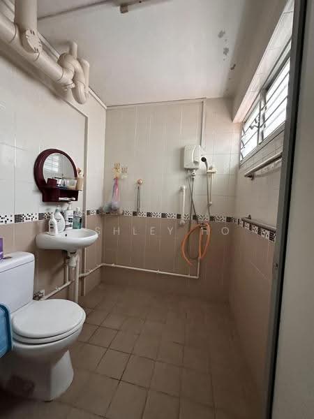 209 Jurong East Street 21, 209 Jurong East Street 21, Boon Lay / Jurong / Tuas, Room Rental, 200 sqft, HDB Flat For Rent, by Ashley Ho, 500274997 - Bathroom - PropertyGuru.com.sg